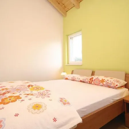 Ferienhaus Viktoria Mit Pool Und Schönem Meerblick In *