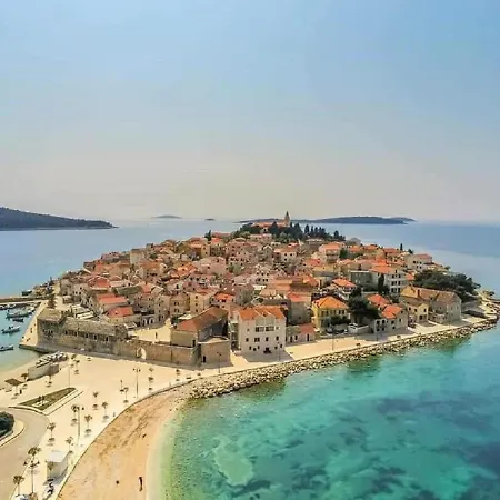 Viktoria Mit Pool Und Schönem Meerblick In Ferienhaus Primošten